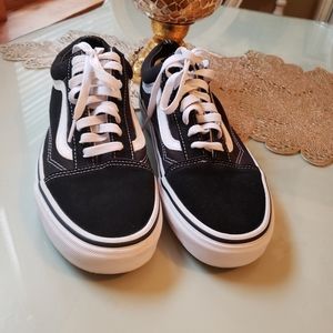Like new size 10W or 8.5M Vans